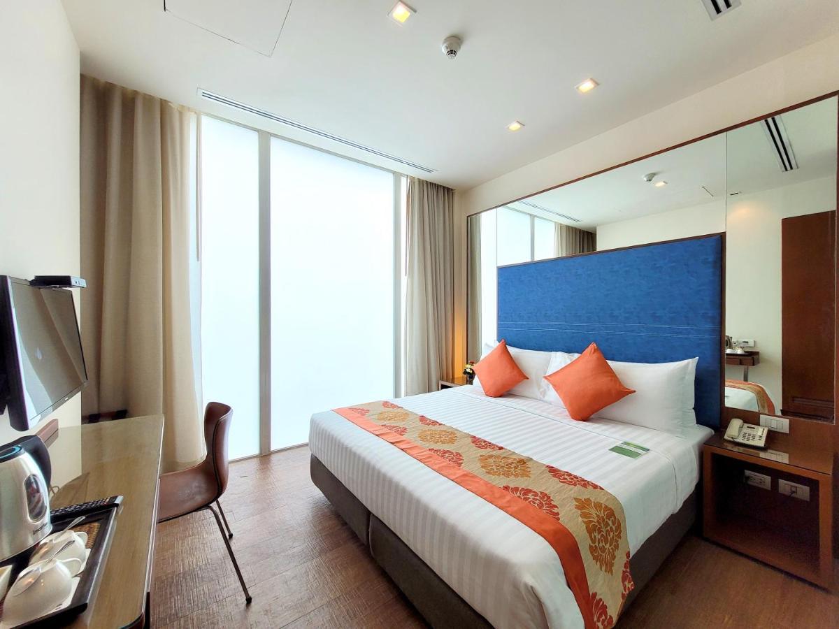 Отель On 8 Sukhumvit Nana Bangkok By Compass Hospitality Экстерьер фото