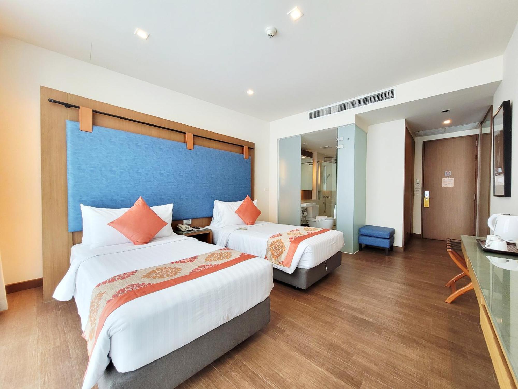 Отель On 8 Sukhumvit Nana Bangkok By Compass Hospitality Экстерьер фото