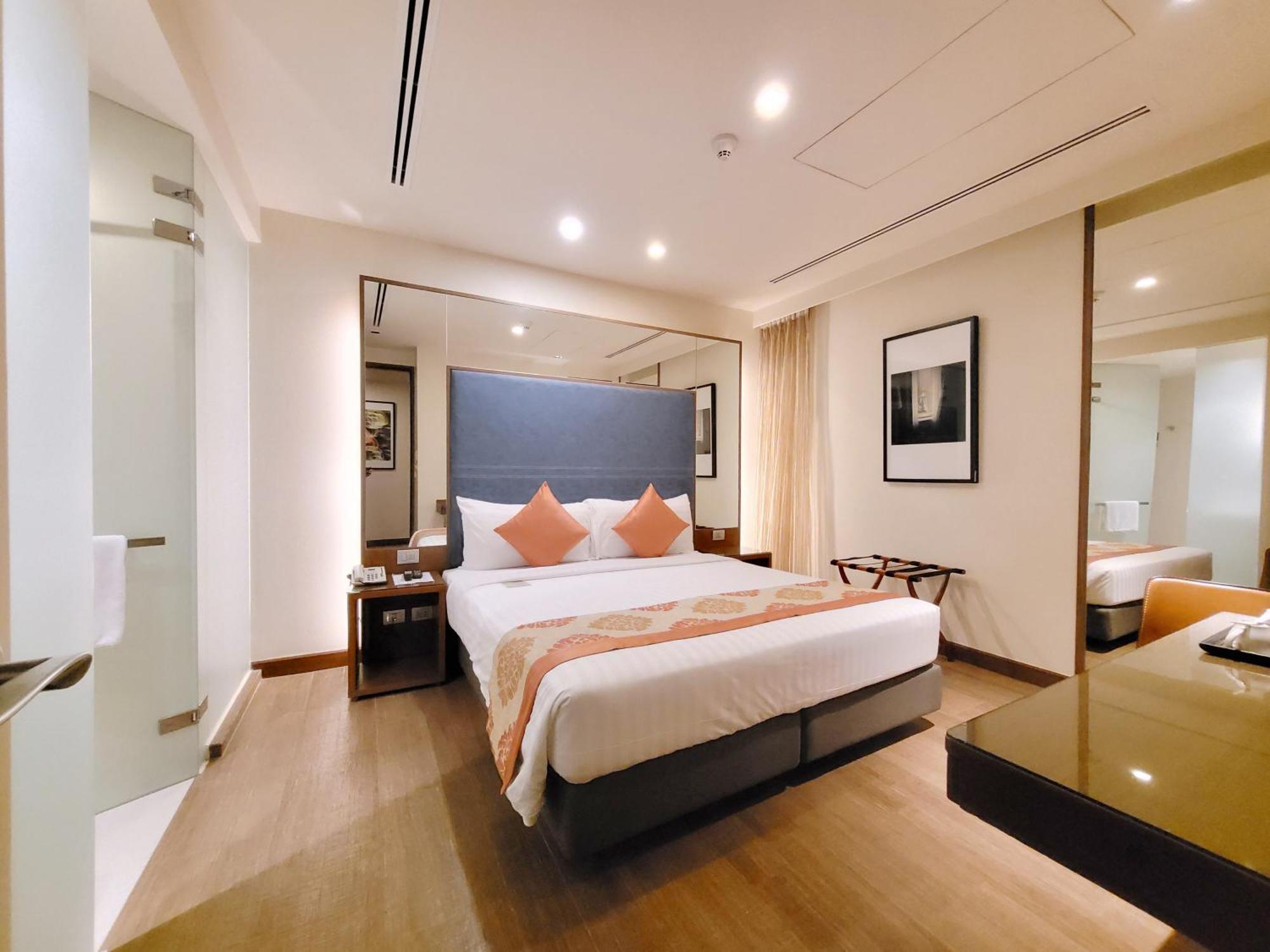 Отель On 8 Sukhumvit Nana Bangkok By Compass Hospitality Экстерьер фото