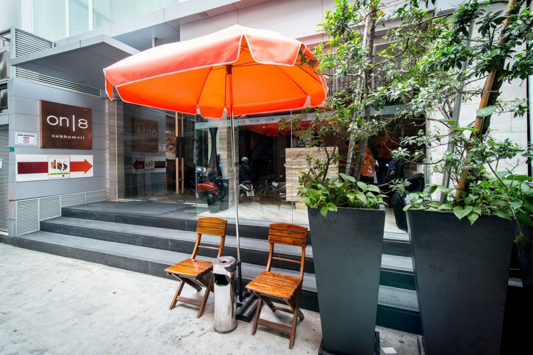 Отель On 8 Sukhumvit Nana Bangkok By Compass Hospitality Экстерьер фото