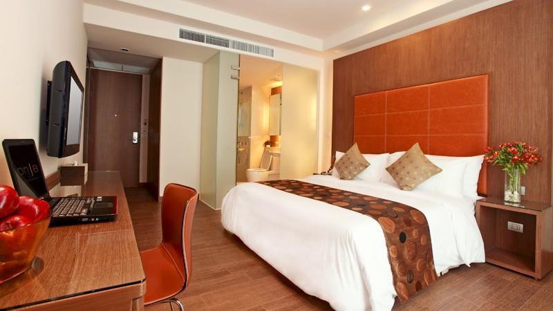 Отель On 8 Sukhumvit Nana Bangkok By Compass Hospitality Номер фото